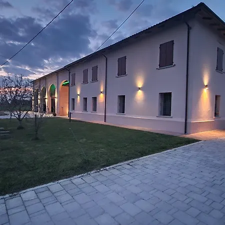 Antico Casale Caroli 招待所